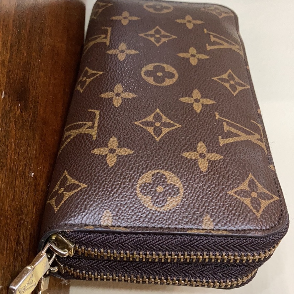 LOUIS VUITTON - double zipper wallet - Picture 3 of 8